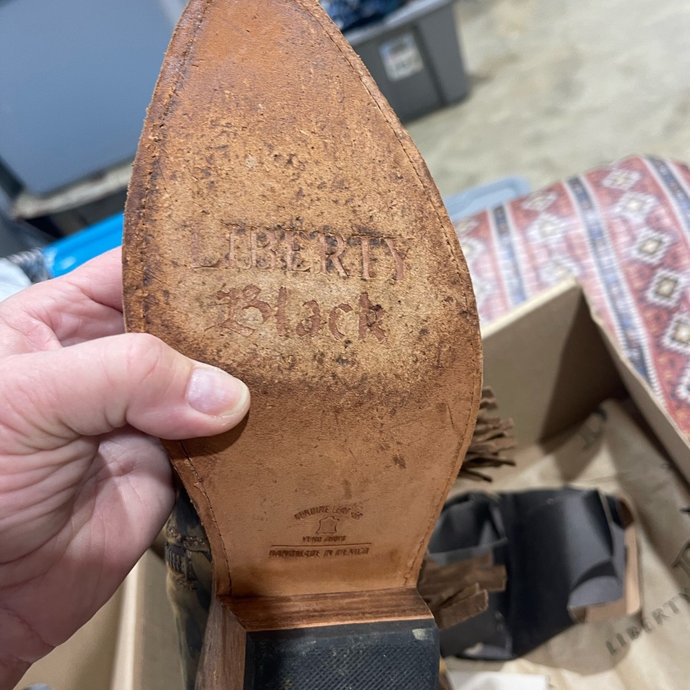 Boots - Picture 5 of 6